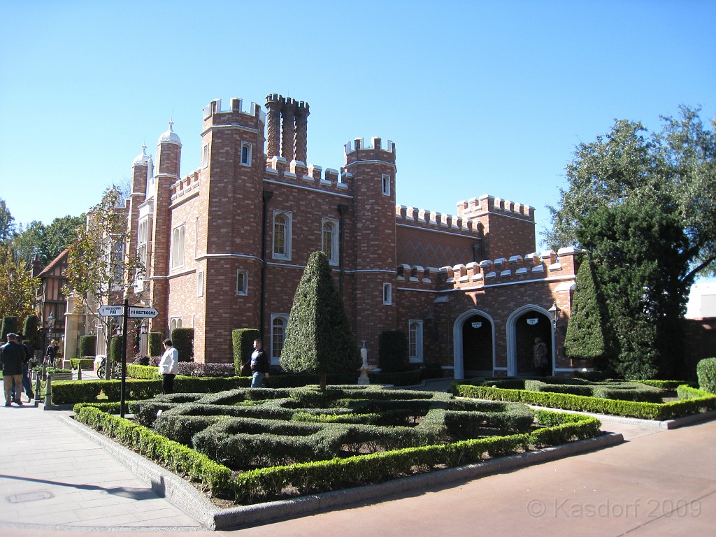 Disney 2010 D3 0640.jpg - January 9-11, 2010 Disney World Florida. Monday, up and ready to roll, took shuttle to Epcot. Caught a couple shows and took a lot of pictures. Finally had to call it a day to get to our plane to go home.